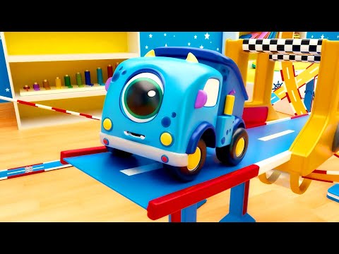 Видео: Самые улётные гонки машинок! 🚗💨  – Машинки Мокас – Сборник | Мультик для малышей про машинки