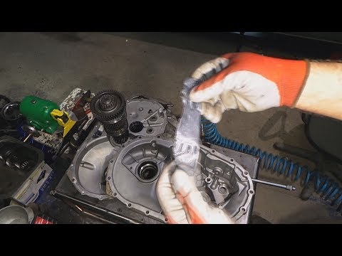 Видео: Пособие по ремонту МКПП (PF6,PN6) Renault Trafic 2.Adjustment of manual transmission