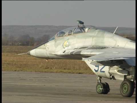 Видео: МиГ-29 полеты в Старконе //MiG-29 flights at the Starokostiantyniv  airbase