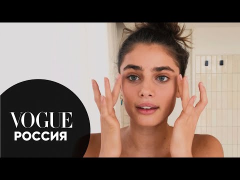 Видео: Тейлор Хилл показывает, как уложить брови тушью для ресниц