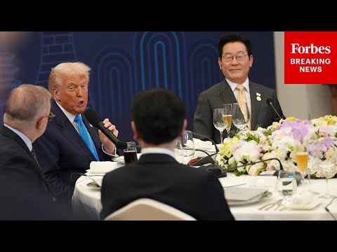 Видео: Трамп заявил, что на ужине в его честь хвастался торговым соглашением и отношениями между США и Ю...