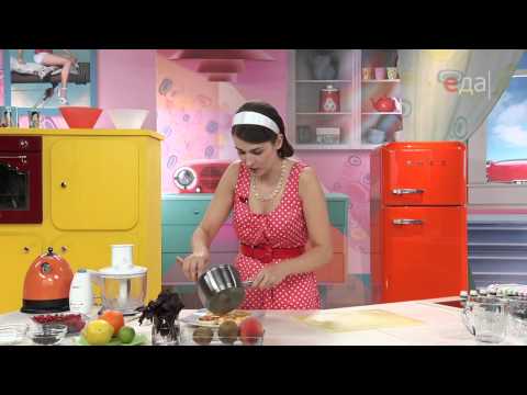 Видео: Карамельные пирожные с фруктами