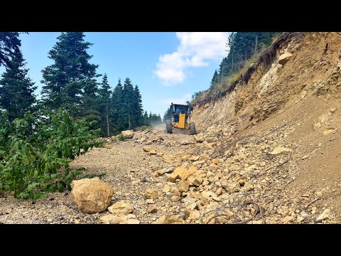 Видео: Как грейдер Deere 670 справляется с уклонами на лесных дорогах? #johndeere #грейдер