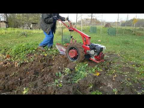 Видео: Пашу целину.Мотоблок МТЗ 09Н.