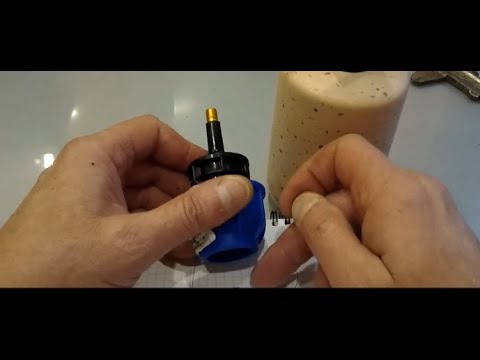 Видео: Продуть трубу пнд  авто компрессором.
