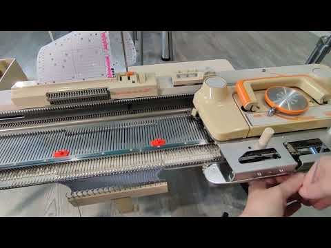 Видео: Вязальная машина Silver reed sk250l. (ажурная каретка LC-1) простой и сложный ажур, как вязать