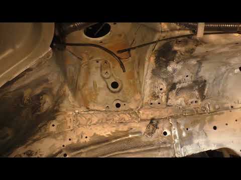 Видео: Nissan elgrang E50 VG33. порвало передний стакан в арке.