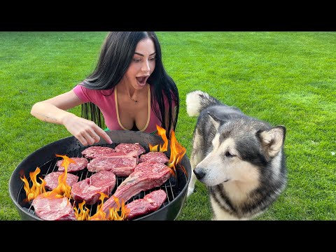 Видео: Что то пошло Не Так! СОБАКА ГОТОВИТ СТЕЙКИ
