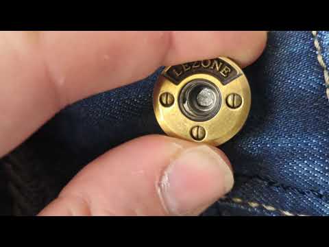 Видео: Ремонт: установка пуговицы "на ломаной ножке" на джинсы