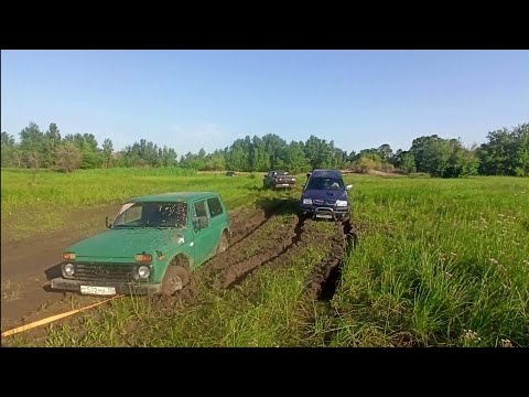 Видео: Как правильно вытащить машину из грязи.