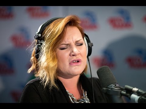 Видео: Евгения Благова - Ju Suis Malade (L. Fabian) LIVE @ Авторадио