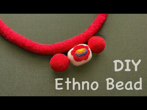 Видео: How to Make an Ethno Felt Bead 🌸 Wool Craft with Floral Design | Зроби етно-намистинку разом зі мною