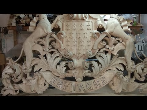 Видео: Резьба по дереву.Герб Bretagne. Wood carving coat of arms of Bretagne. #woodcarving #резьбаподереву