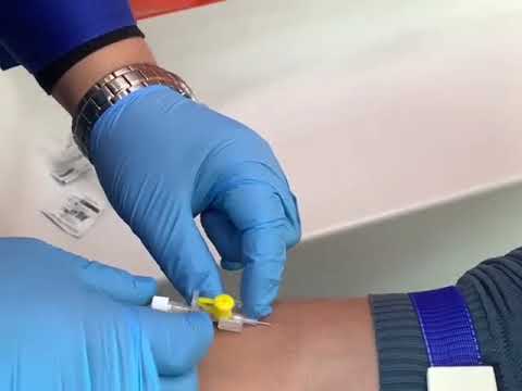 Видео: Венозды катетрді қою техникасы