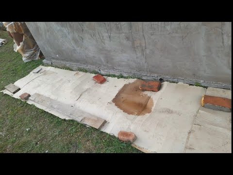 Видео: Картон мне в помощь! Как работает этот метод создания клумб и избавления от сорняков