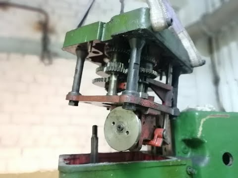 Видео: Сверлильный станок 2Н125. Снятие со станка коробки скоростей.Часть 4 /Drilling machine.USSR 1970.