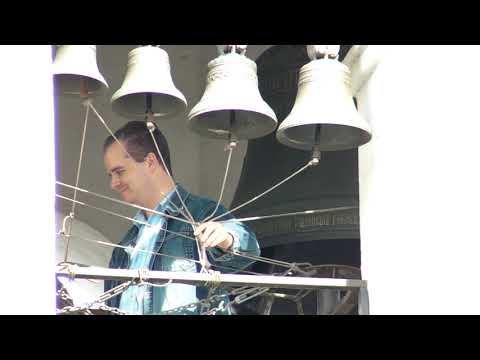 Видео: Василий Вакатов. Звон в храме прп. Сергия Радонежского в Крапивниках,  2011 год