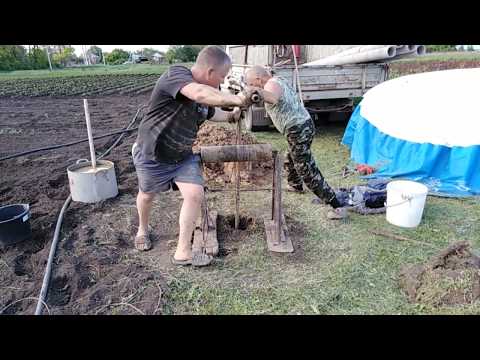 Видео: Как бурят скважины для полива. Drilling a well for irrigation.