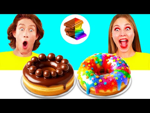 Видео: Мармеладный пончик vs Шоколадный пончик vs Настоящий пончик Челлендж | Безумная Кулинарная Битва