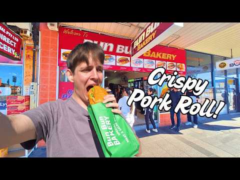 Видео: АМЕРИКАНЕЦ пробует ХРУСТЯЩИЙ РУЛЕТ ИЗ СВИНИНЫ в АВСТРАЛИИ!!! (Бань Ми)