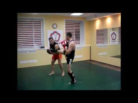 Видео: Ушу Саньда Защита от прямого удара с броском