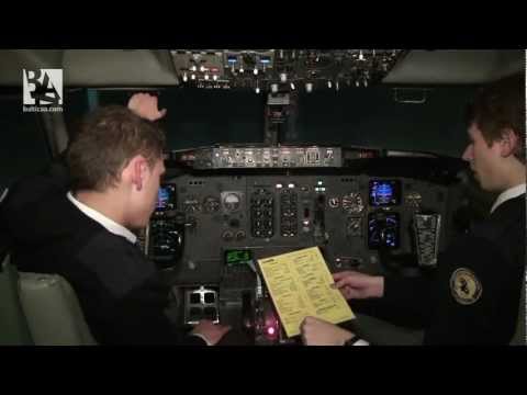 Видео: Boeing 737 — от холода и темноты к готовности к рулению