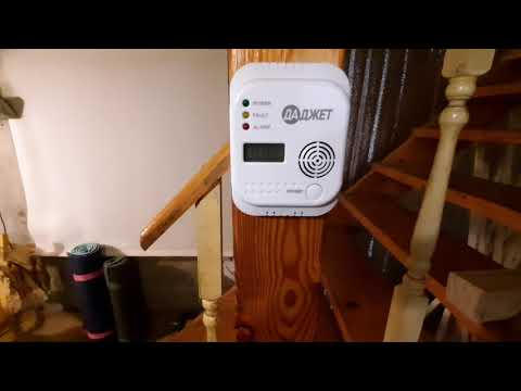 Видео: Как не угореть при топке печи. Детектор угарного газа.