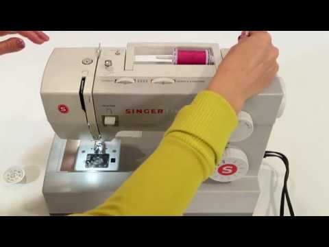 Видео: Singer 4411 Heavy Duty 4 заправка и намотка шпульки
