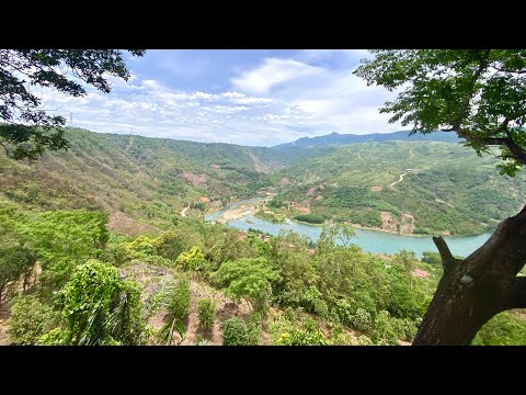 Видео: Красивое место в провинции Куангчи. В ожидании на границе с Лаосом.