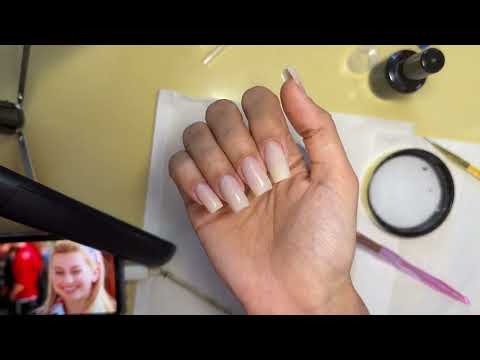 Видео: ПЕРЕДЕЛКА НОГТЕЙ / МАНИКЮР САМОЙ СЕБЕ 💅 #наращиваниеногтей