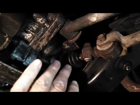 Видео: Замена пыльника кулисы на Таврии.