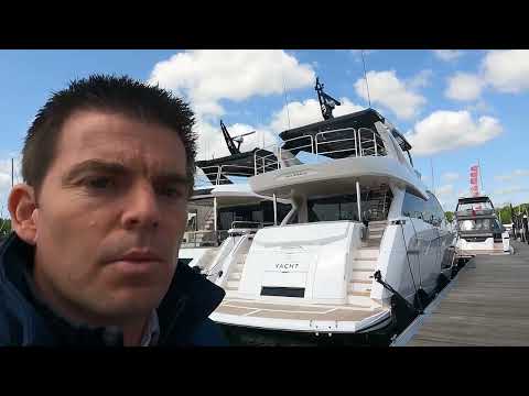 Видео: Новая яхта Sunseeker 88, швартовка и морские испытания — взгляд капитана на эту роскошную суперъя...