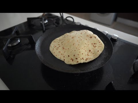 Видео: Приготовление мягкого и воздушного простого роти: Часть 1. Роти с консервированной рыбой на обед ...