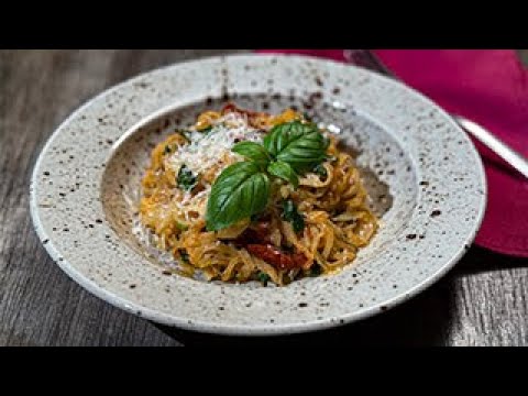 Видео: Паста с карамелизиран лук