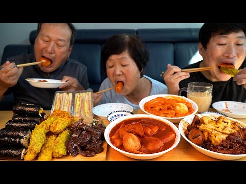 Видео: Tteokbokki, Gimbap, Sundae !! Набор корейских закусок - шоу еды Mukbang.