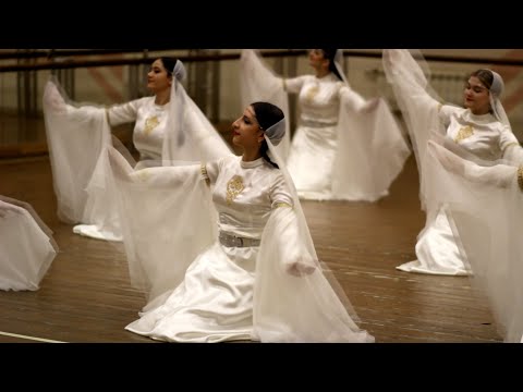 Видео: «ГЪАТХЭ МАФ» (Весенний день). Девичий танец. Народный ансамбль адыгской песни и танца «Одышъ».