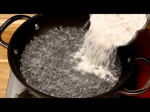 Видео: Просто залейте муку горячей водой! Эта лепёшка из трёх ингредиентов вас удивит!