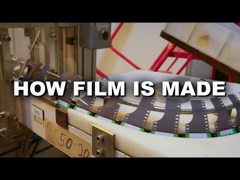 Видео: посетить ИЛФОРД и увидеть, как они делают 35-мм и 120-мм пленку... это довольно дико