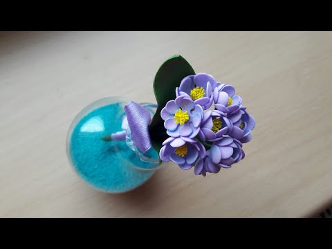 Видео: Лесные фиалки из фоамирана, легко и мило. Брошь - лесные фиалки. Нежные цветы из фоамирана.