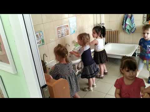 Видео: МБДОУ "Детский сад № 1", день открытых дверей, режимный момент "Обед"