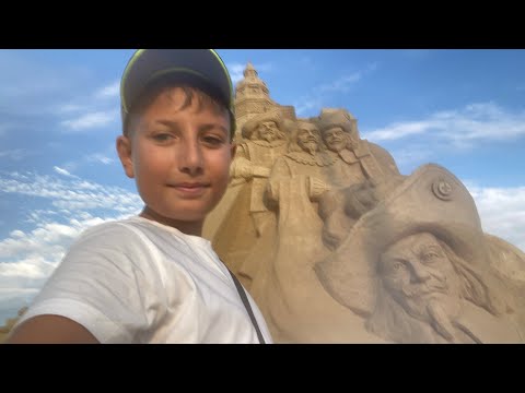 Видео: НА ПЯСЪЧНИТЕ ФИГУРИ В БУРГАС