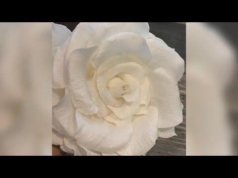 Видео: Розы из гофрированной бумаги средние