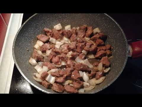 Видео: свиные щеки с овощами