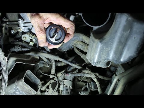 Видео: Замена термостата двигателя на Toyota Harrier MCU30 Тойота Харриер 2004 года