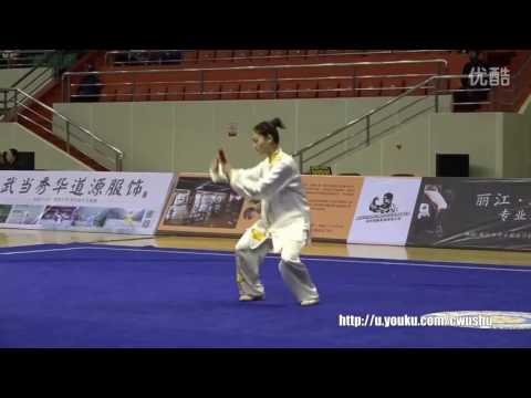 Видео: Удивительно красивое выступление с веером.Ушу.