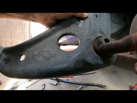 Видео: Замена нижнего рычага подвески Nissan Versa Note 2014 года