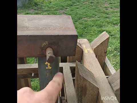 Видео: Пресс для ульев с камыша.