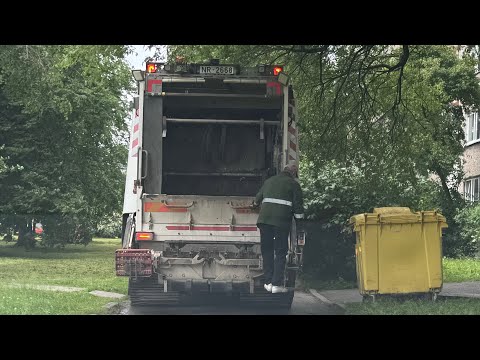 Видео: Garbage Trucks In Latvia/ Мусоровозы в Латвии