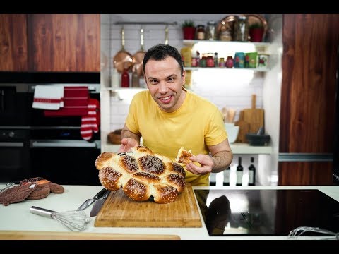 Видео: Очень простой пирог с сыром и колбасками