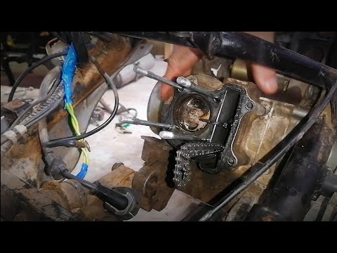 Видео: Скутер дымит //масло в камере сгорания